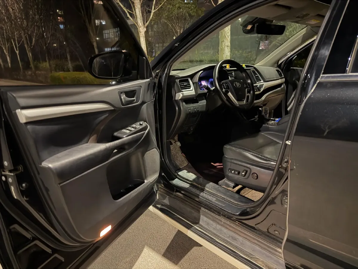 2021 Toyota Highlander 2.0T 220HP L4 6AT,autocango,china used car exporter,china ev exporter,chinese used car exporter,chinese used ev exporter