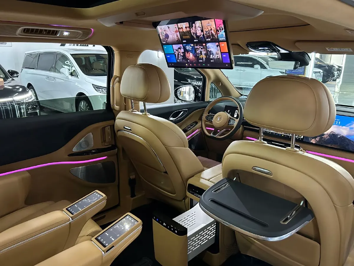 2025 Voyah Dream 1.5T 150HP L4 PHEV 41.7KWH,autocango,china used car exporter,china ev exporter,chinese used car exporter,chinese used ev exporter