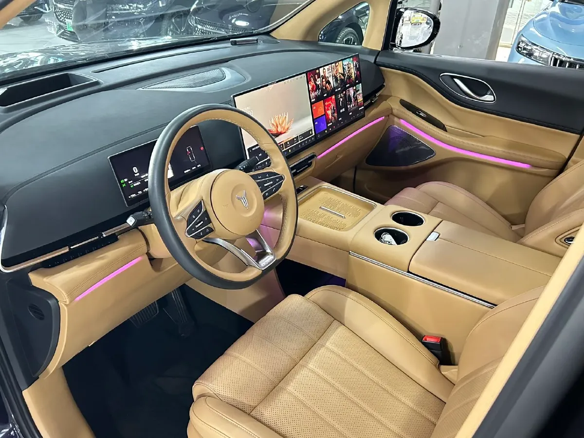 2025 Voyah Dream 1.5T 150HP L4 PHEV 41.7KWH,autocango,china used car exporter,china ev exporter,chinese used car exporter,chinese used ev exporter