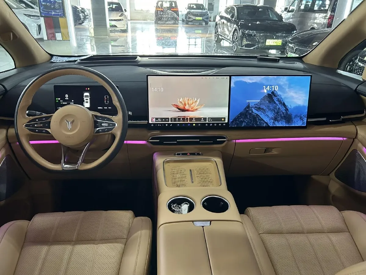 2025 Voyah Dream 1.5T 150HP L4 PHEV 41.7KWH,autocango,china used car exporter,china ev exporter,chinese used car exporter,chinese used ev exporter