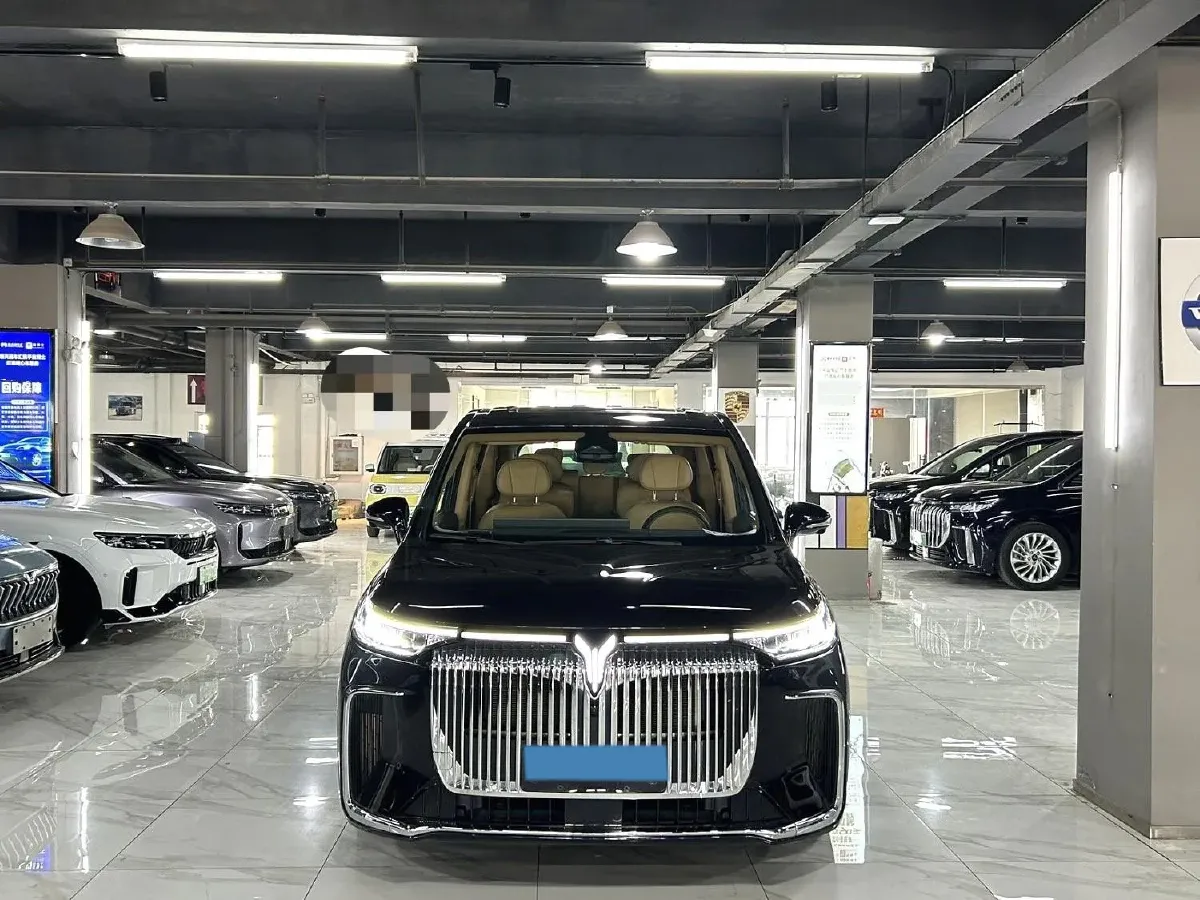 2025 Voyah Dream 1.5T 150HP L4 PHEV 41.7KWH,autocango,china used car exporter,china ev exporter,chinese used car exporter,chinese used ev exporter