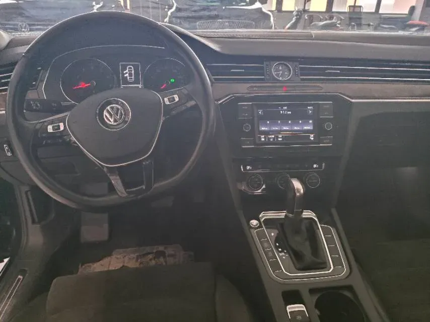 2017 Volkswagen Magotan 1.8T 180HP L4 7DCT,autocango,china used car exporter,china ev exporter,chinese used car exporter,chinese used ev exporter