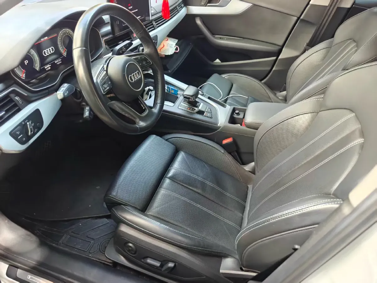 2022 Audi A4L 2.0T 190HP L4 7DCT,autocango,china used car exporter,china ev exporter,chinese used car exporter,chinese used ev exporter