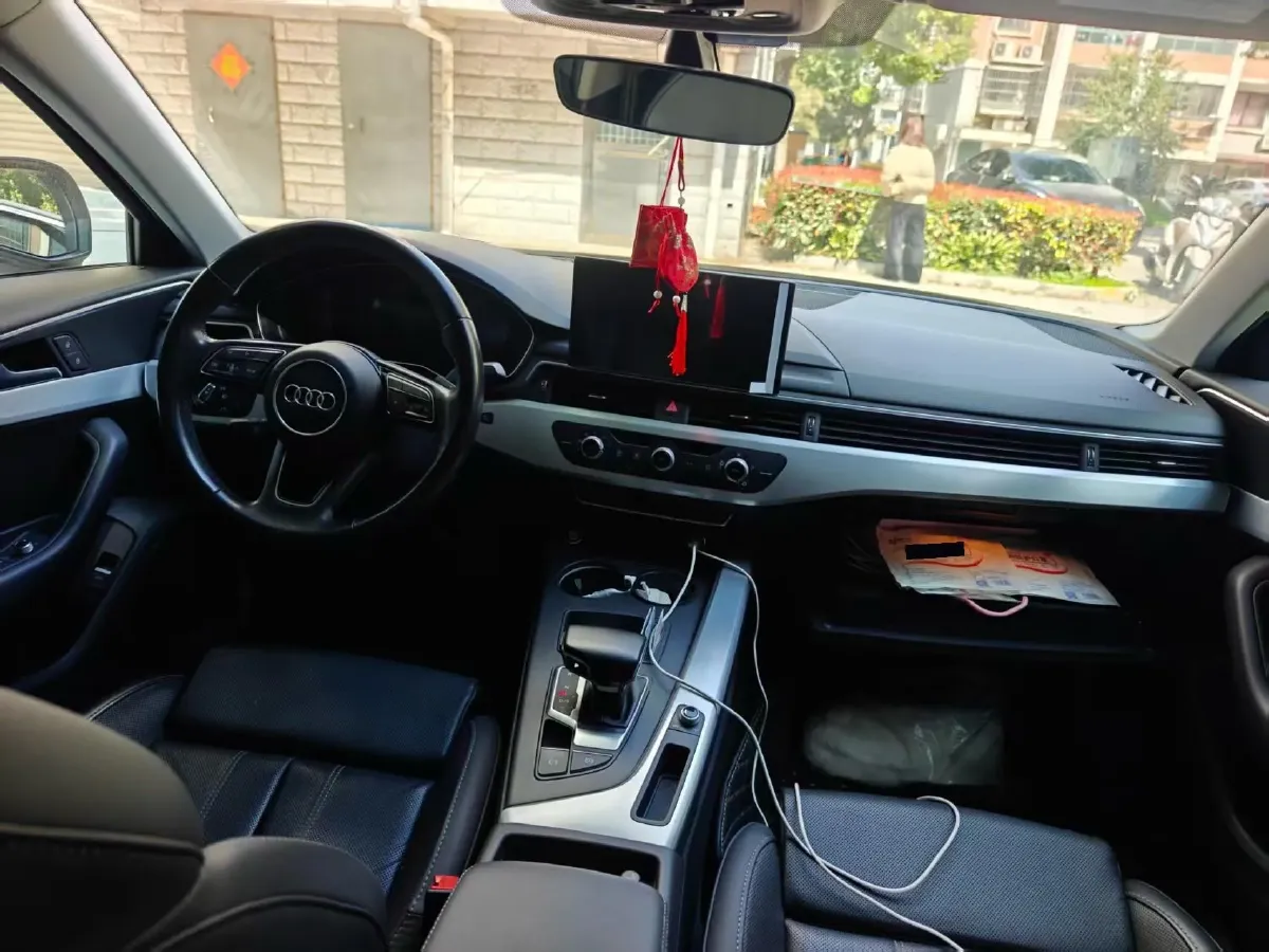 2022 Audi A4L 2.0T 190HP L4 7DCT,autocango,china used car exporter,china ev exporter,chinese used car exporter,chinese used ev exporter