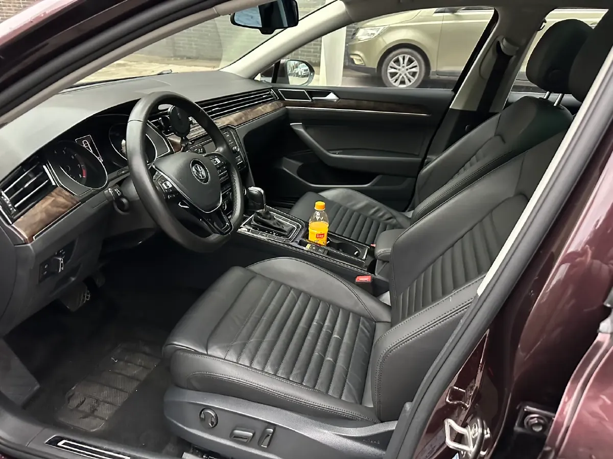 2018 Volkswagen Magotan 1.8T 180HP L4 7DCT,autocango,china used car exporter,china ev exporter,chinese used car exporter,chinese used ev exporter