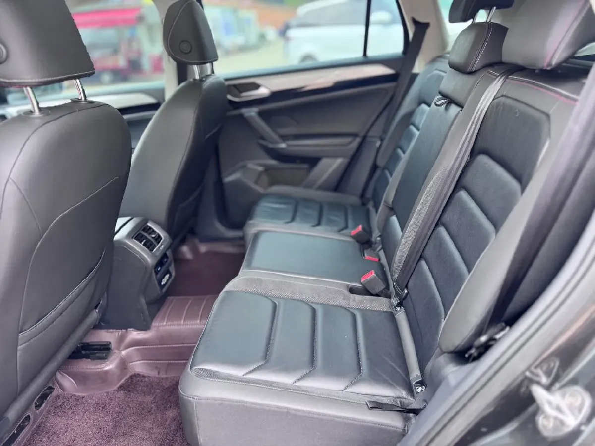 2019 MINI CLUBMAN 1.5T 102HP L3 6AT,autocango,china used car exporter,china ev exporter,chinese used car exporter,chinese used ev exporter