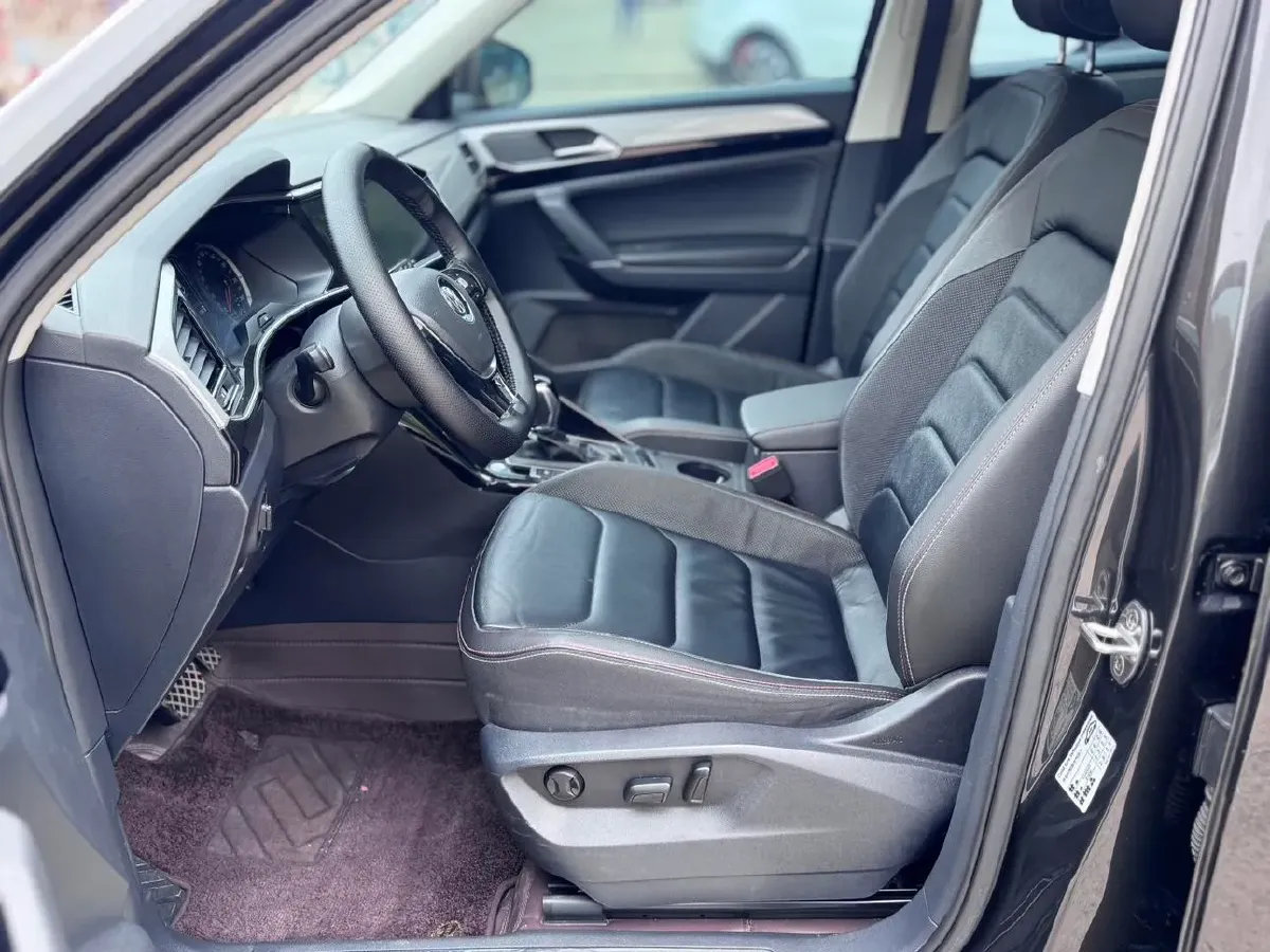 2019 MINI CLUBMAN 1.5T 102HP L3 6AT,autocango,china used car exporter,china ev exporter,chinese used car exporter,chinese used ev exporter