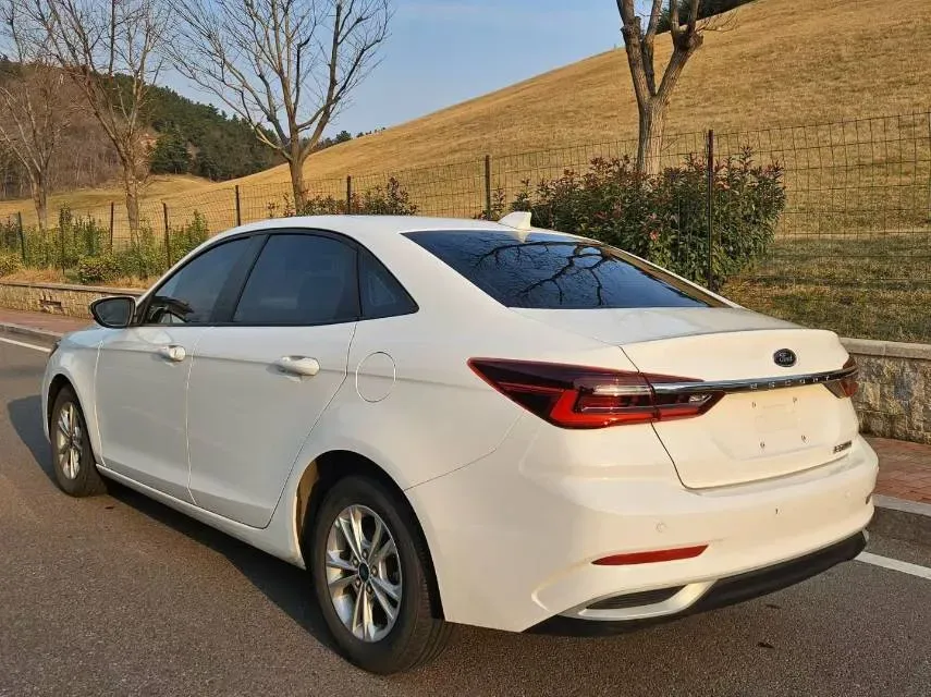 2021 Ford Escort 1.5L 122HP L3 6AT,autocango,china used car exporter,china ev exporter,chinese used car exporter,chinese used ev exporter