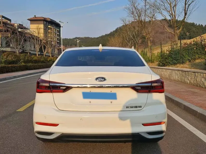 2021 Ford Escort 1.5L 122HP L3 6AT,autocango,china used car exporter,china ev exporter,chinese used car exporter,chinese used ev exporter