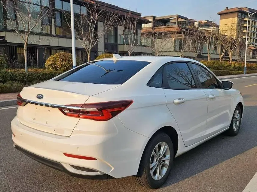 2021 Ford Escort 1.5L 122HP L3 6AT,autocango,china used car exporter,china ev exporter,chinese used car exporter,chinese used ev exporter