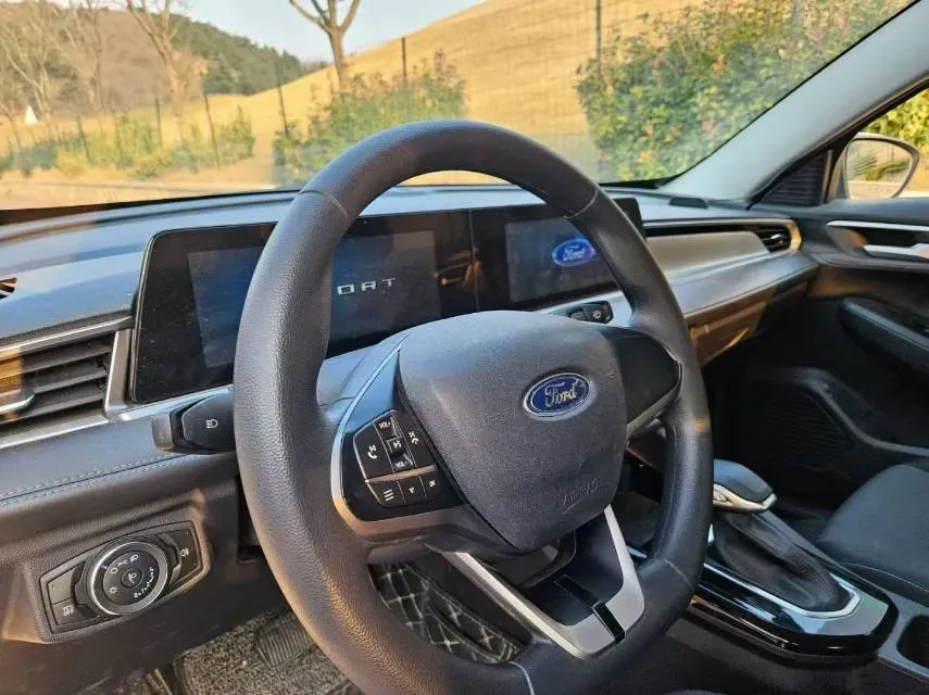 2021 Ford Escort 1.5L 122HP L3 6AT,autocango,china used car exporter,china ev exporter,chinese used car exporter,chinese used ev exporter