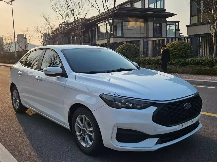 2021 Ford Escort 1.5L 122HP L3 6AT,autocango,china used car exporter,china ev exporter,chinese used car exporter,chinese used ev exporter