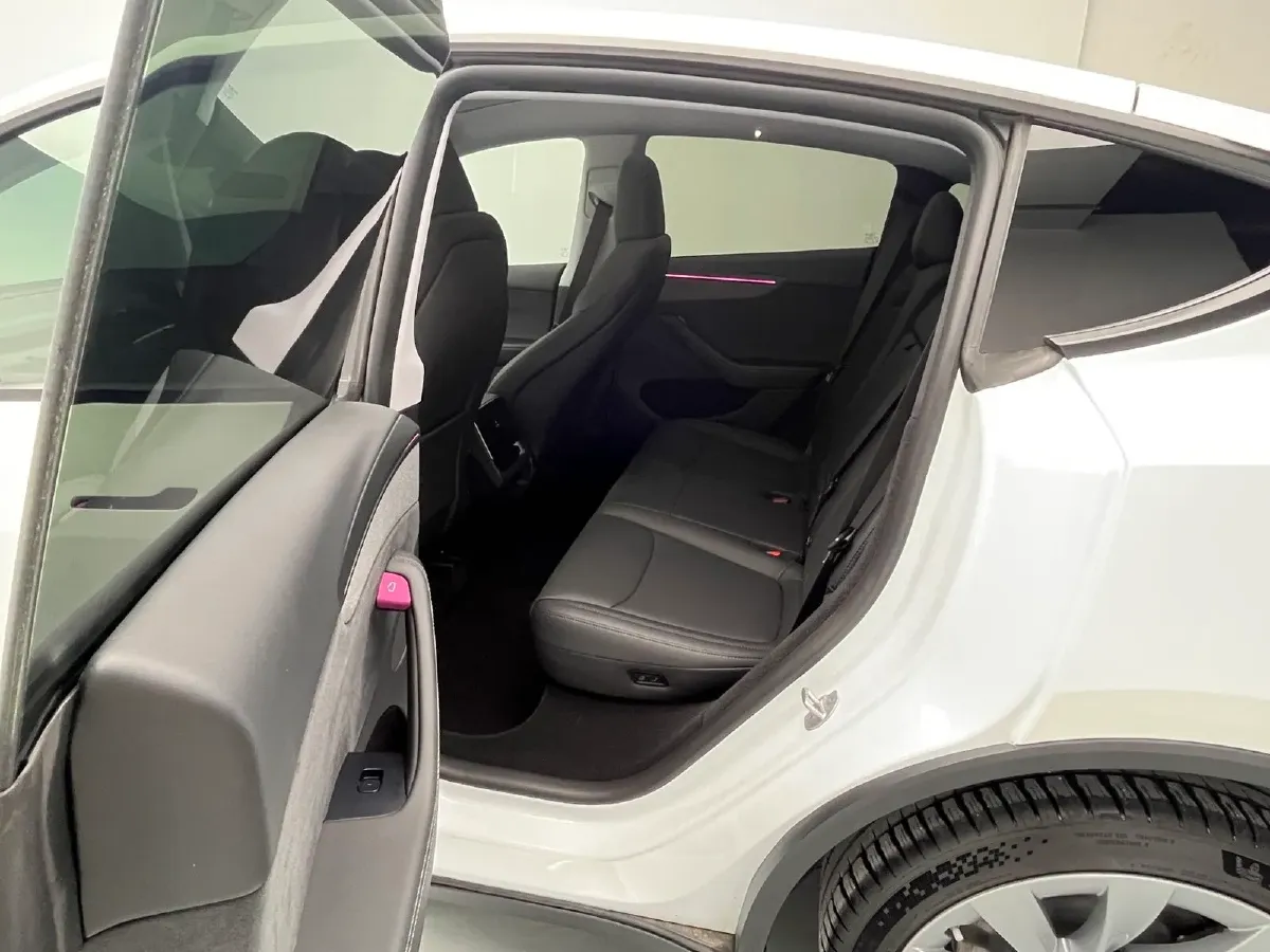 2025 Tesla Model Y BEV 78.4KWH,autocango,china used car exporter,china ev exporter,chinese used car exporter,chinese used ev exporter