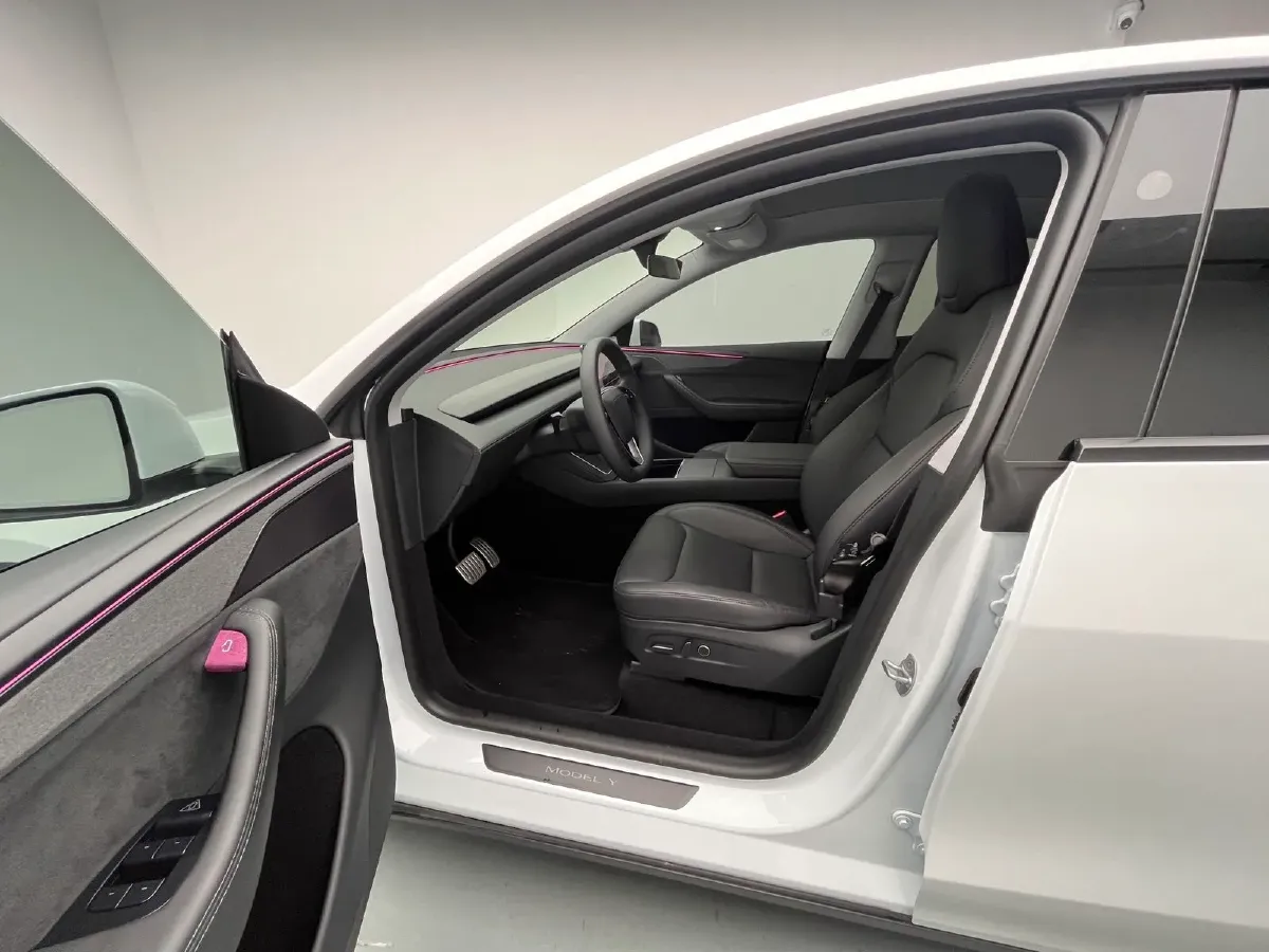 2025 Tesla Model Y BEV 78.4KWH,autocango,china used car exporter,china ev exporter,chinese used car exporter,chinese used ev exporter