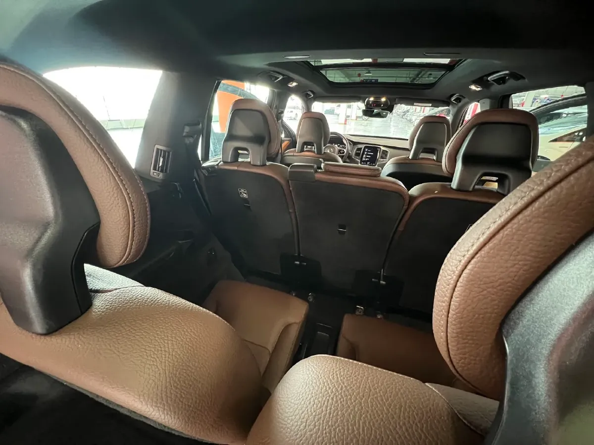 2025 Volvo XC90 2.0T 250HP L4 8AT,autocango,china used car exporter,china ev exporter,chinese used car exporter,chinese used ev exporter