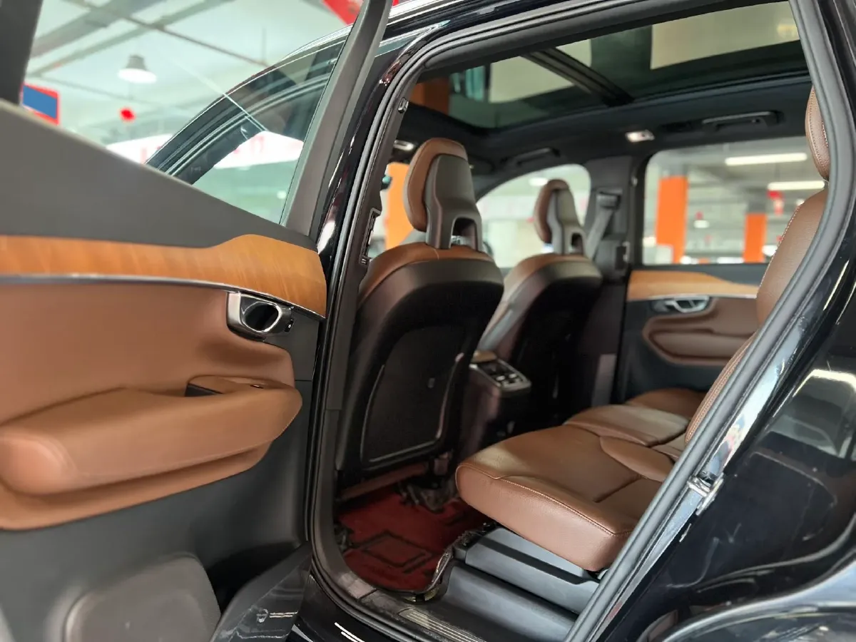 2025 Volvo XC90 2.0T 250HP L4 8AT,autocango,china used car exporter,china ev exporter,chinese used car exporter,chinese used ev exporter