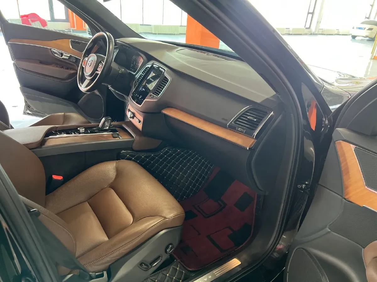 2025 Volvo XC90 2.0T 250HP L4 8AT,autocango,china used car exporter,china ev exporter,chinese used car exporter,chinese used ev exporter