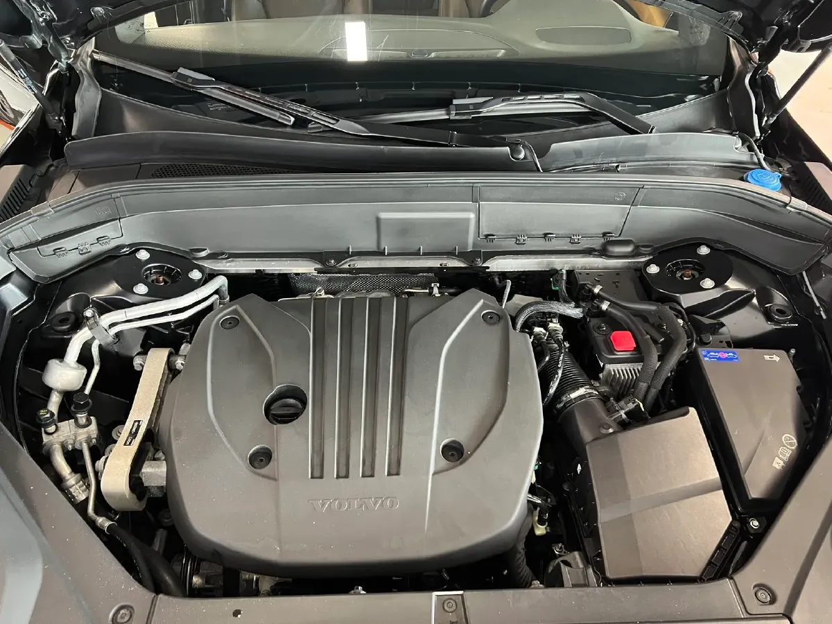 2025 Volvo XC90 2.0T 250HP L4 8AT,autocango,china used car exporter,china ev exporter,chinese used car exporter,chinese used ev exporter