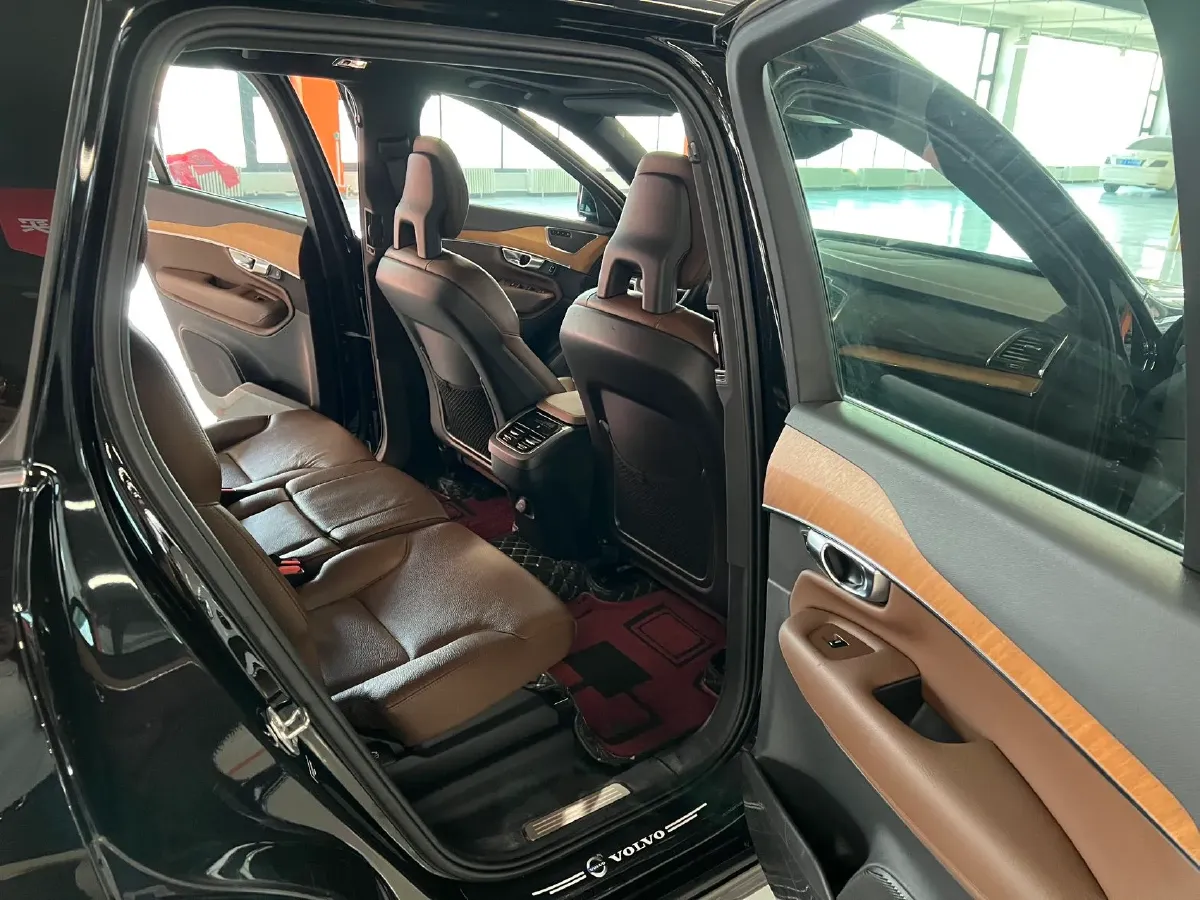 2025 Volvo XC90 2.0T 250HP L4 8AT,autocango,china used car exporter,china ev exporter,chinese used car exporter,chinese used ev exporter
