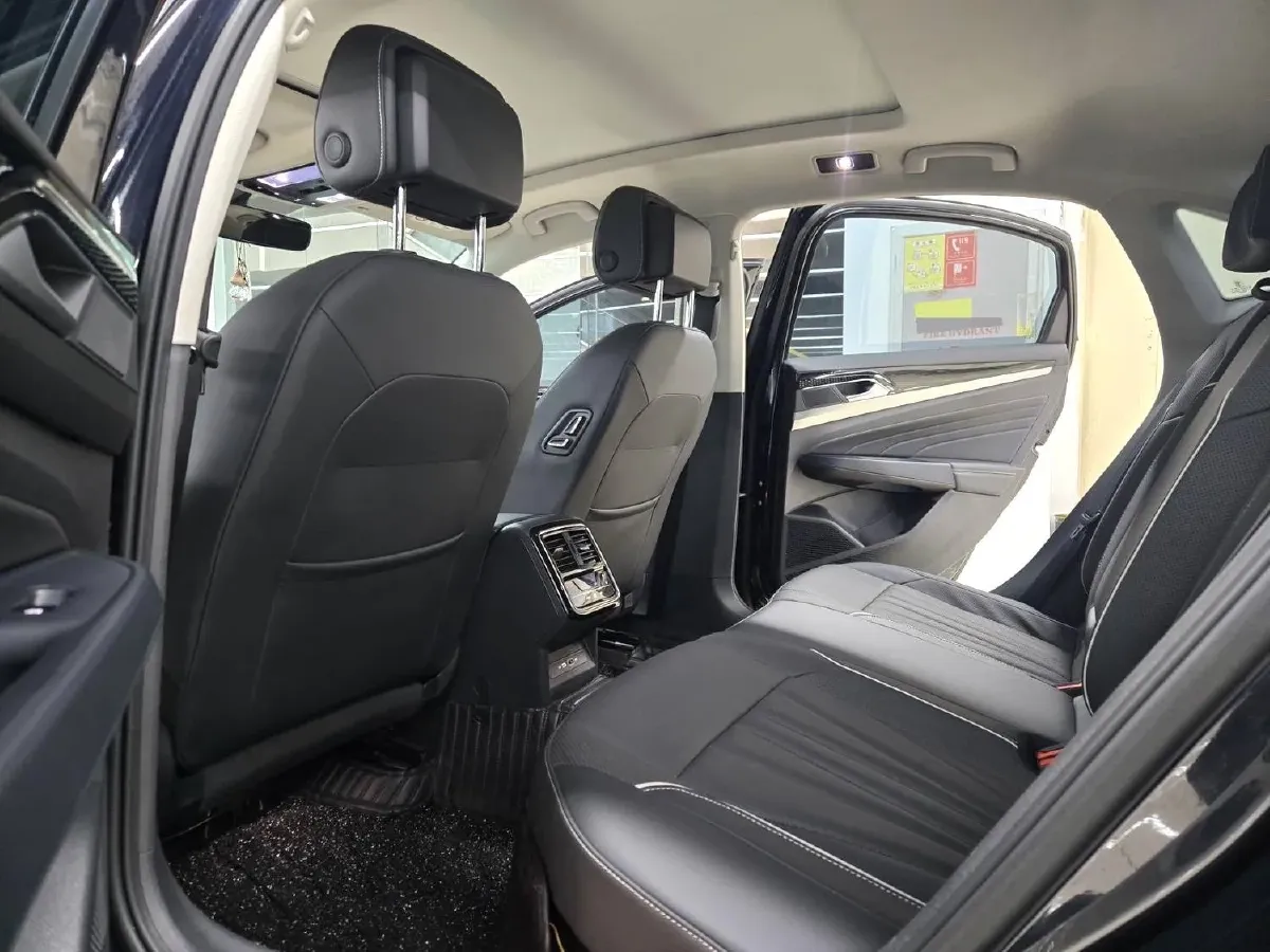 2024 Volkswagen Passat 2.0T 186HP L4 7DCT,autocango,china used car exporter,china ev exporter,chinese used car exporter,chinese used ev exporter