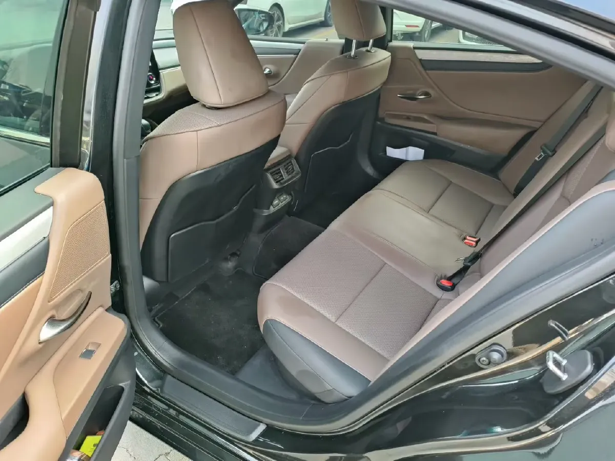 2022 Lexus ES 2.5L 178HP L4 E-CVT Hybrid,autocango,china used car exporter,china ev exporter,chinese used car exporter,chinese used ev exporter