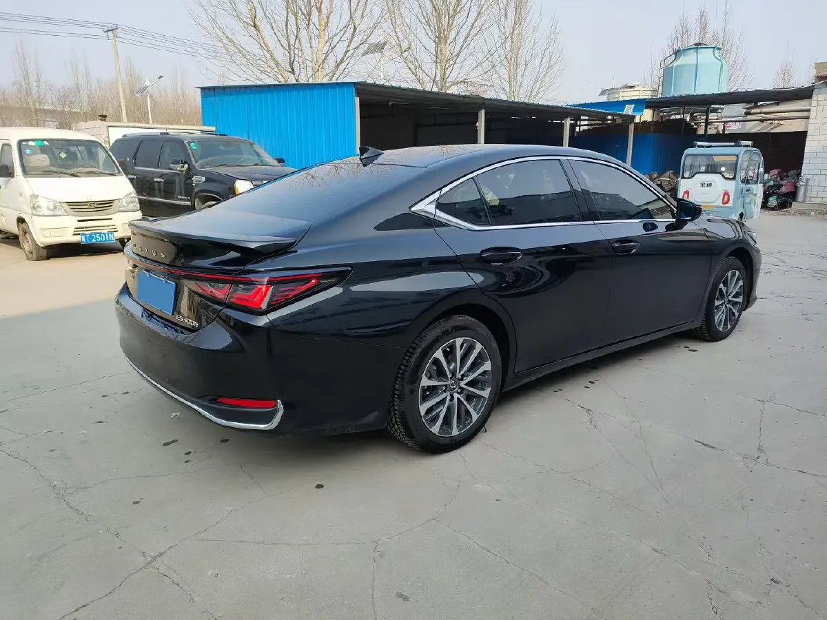 2022 Lexus ES 2.5L 178HP L4 E-CVT Hybrid,autocango,china used car exporter,china ev exporter,chinese used car exporter,chinese used ev exporter