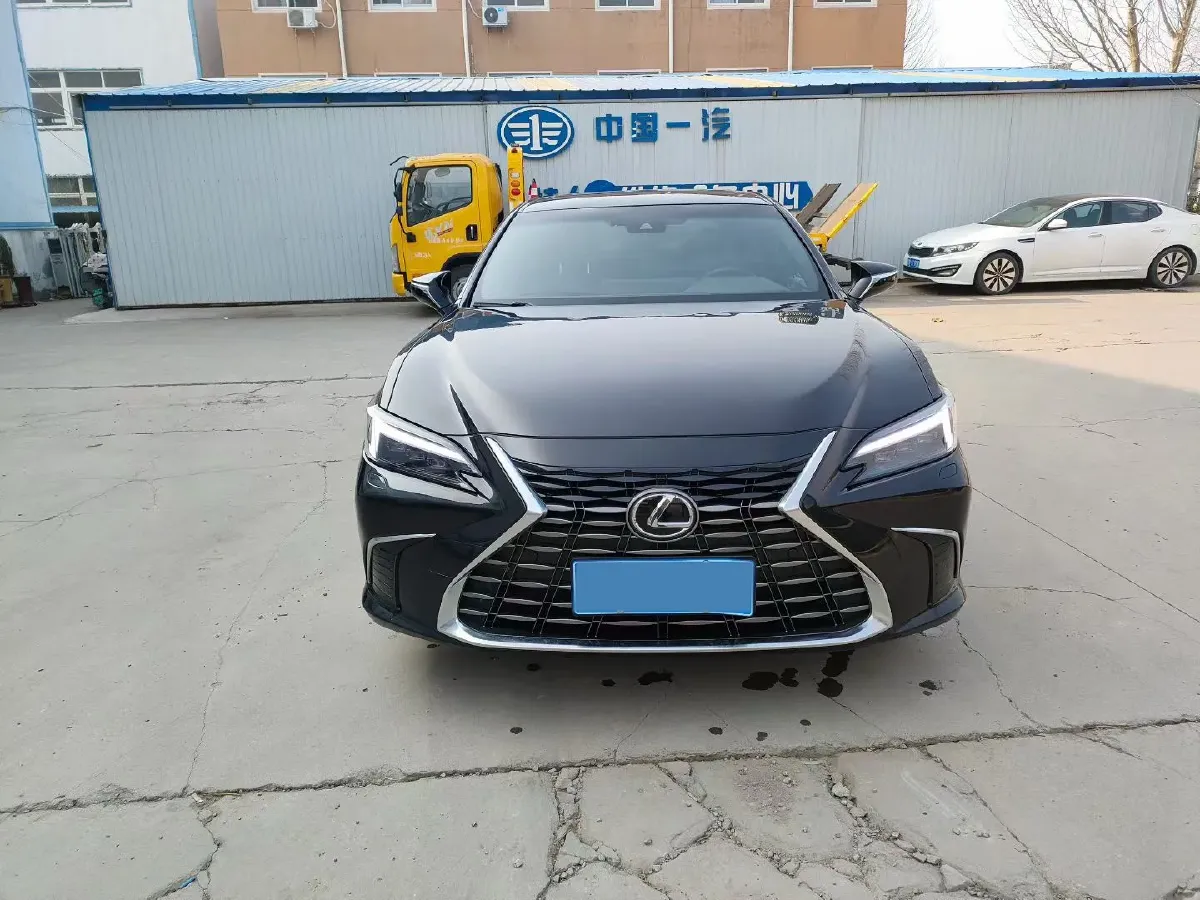 2022 Lexus ES 2.5L 178HP L4 E-CVT Hybrid,autocango,china used car exporter,china ev exporter,chinese used car exporter,chinese used ev exporter