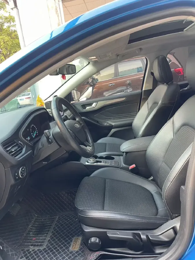 2020 Ford Focus 1.5T 174HP L3 8AT,autocango,china used car exporter,china ev exporter,chinese used car exporter,chinese used ev exporter