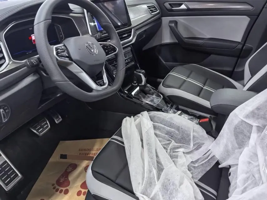 2025 Volkswagen T-Roc 1.5T 160HP L4 7DCT,autocango,china used car exporter,china ev exporter,chinese used car exporter,chinese used ev exporter