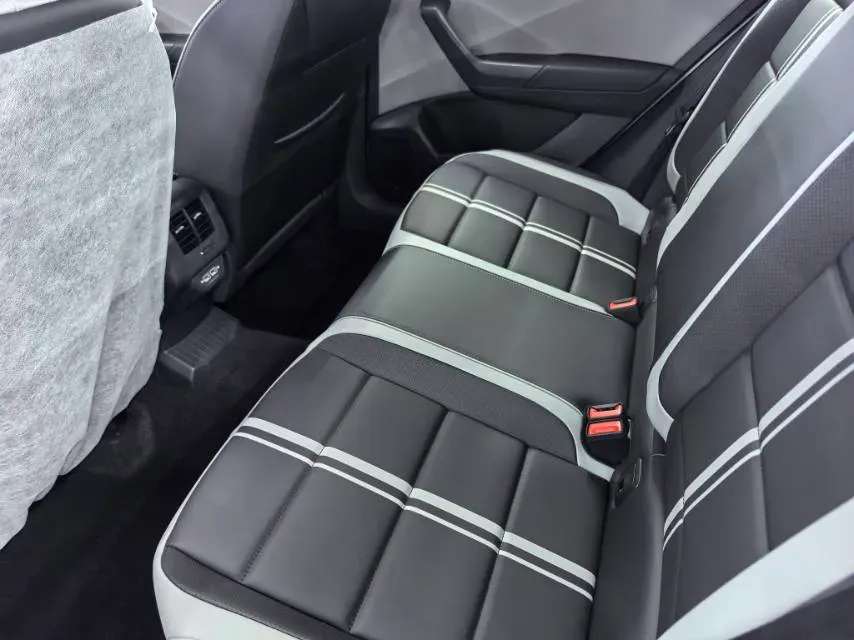 2025 Volkswagen T-Roc 1.5T 160HP L4 7DCT,autocango,china used car exporter,china ev exporter,chinese used car exporter,chinese used ev exporter