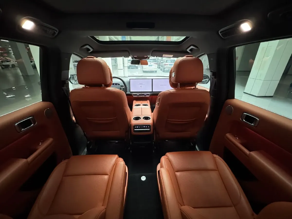 2024 Volvo S60 2.0T 197HP L4 7DCT,autocango,china used car exporter,china ev exporter,chinese used car exporter,chinese used ev exporter