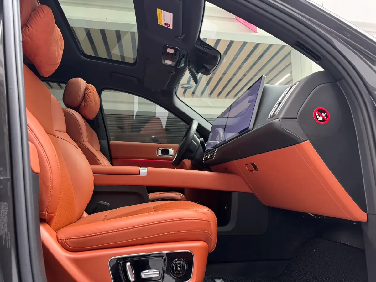 2024 Volvo S60 2.0T 197HP L4 7DCT,autocango,china used car exporter,china ev exporter,chinese used car exporter,chinese used ev exporter