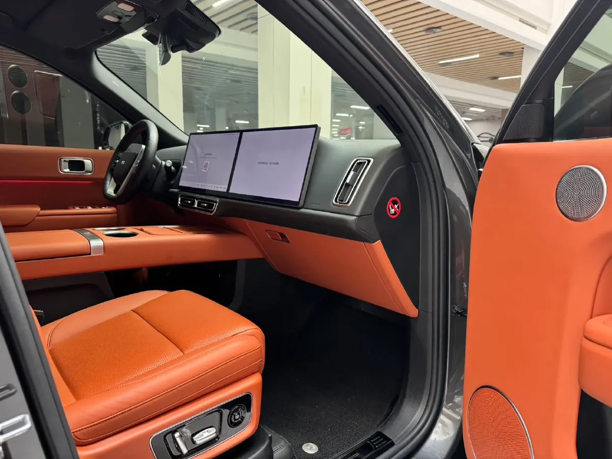 2024 Volvo S60 2.0T 197HP L4 7DCT,autocango,china used car exporter,china ev exporter,chinese used car exporter,chinese used ev exporter