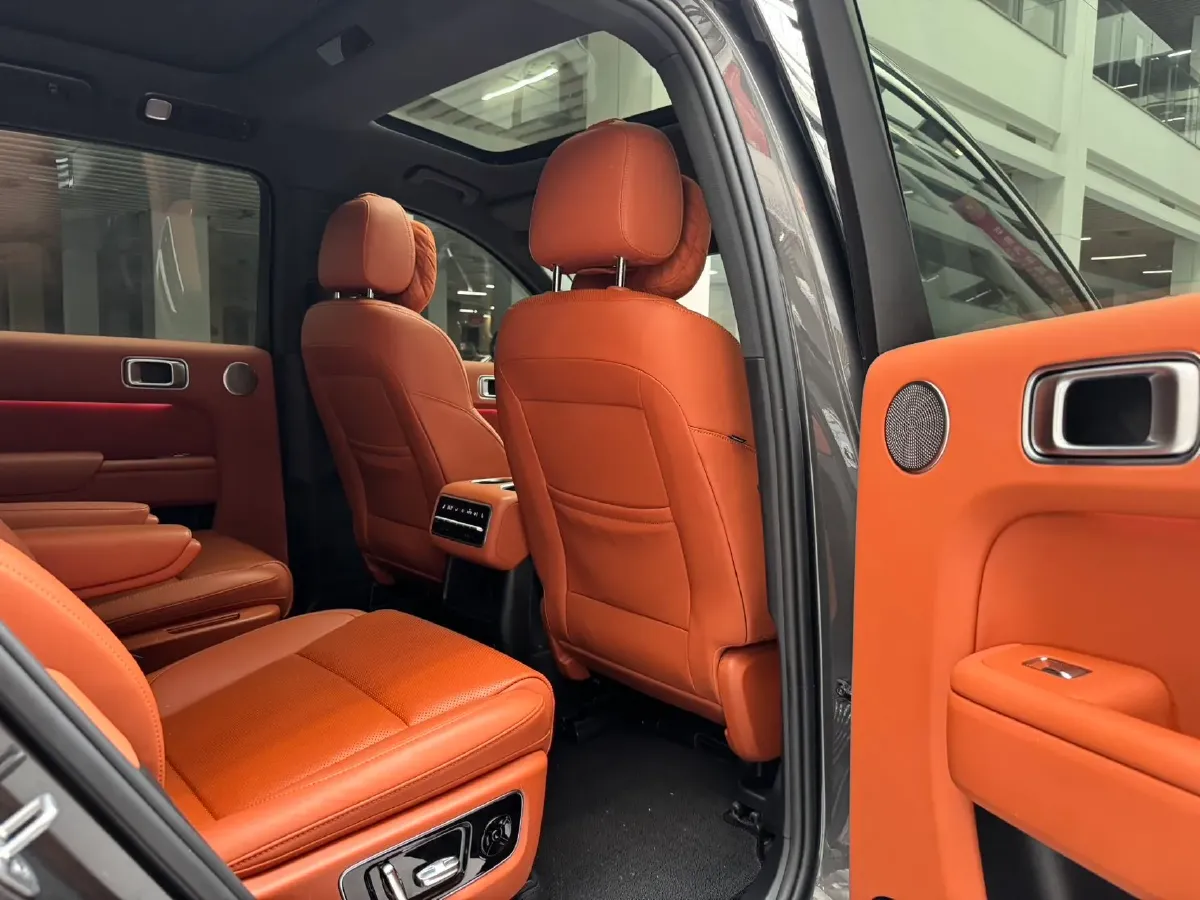 2024 Volvo S60 2.0T 197HP L4 7DCT,autocango,china used car exporter,china ev exporter,chinese used car exporter,chinese used ev exporter