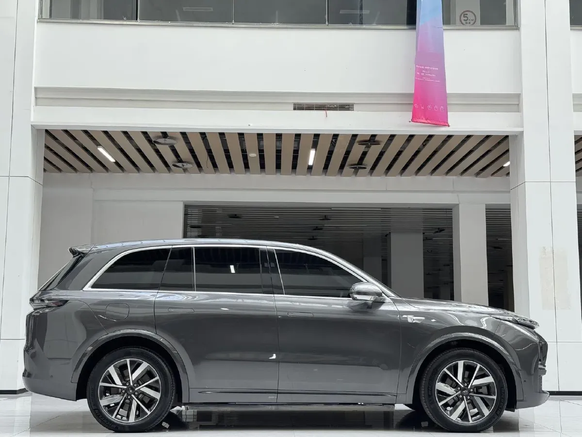 2024 Volvo S60 2.0T 197HP L4 7DCT,autocango,china used car exporter,china ev exporter,chinese used car exporter,chinese used ev exporter