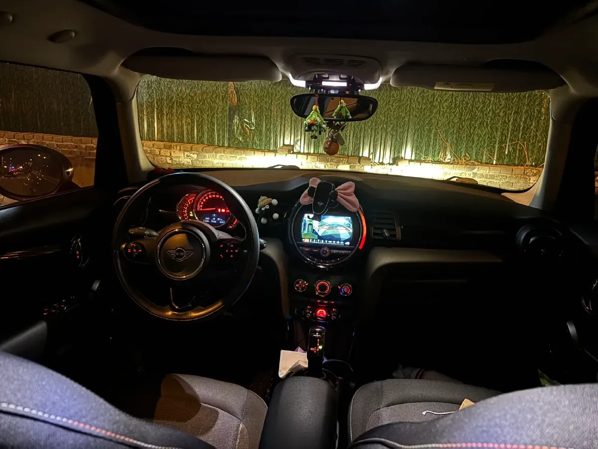 2019 MINI MINI 1.5T 102HP L3 7DCT,autocango,china used car exporter,china ev exporter,chinese used car exporter,chinese used ev exporter