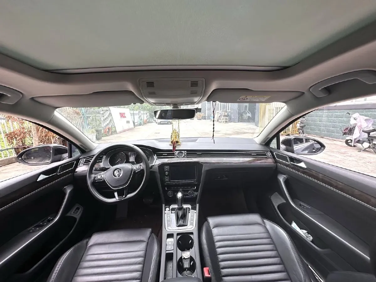 2019 Volkswagen Magotan 2.0T 186HP L4 7DCT,autocango,china used car exporter,china ev exporter,chinese used car exporter,chinese used ev exporter