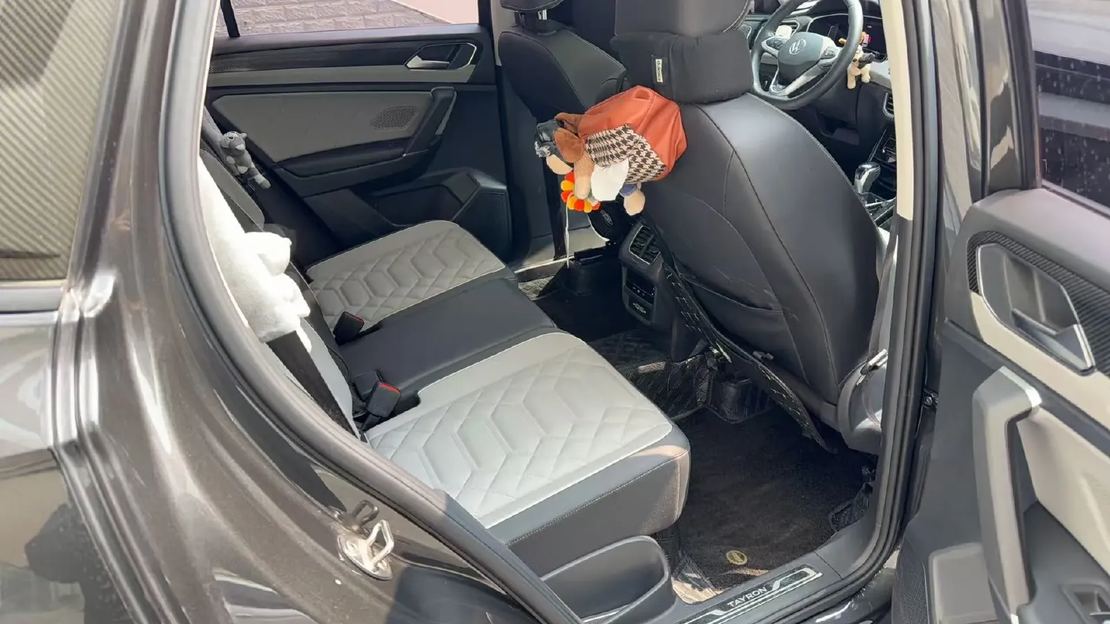 2023 Volkswagen Tiguan L 1.5T 160HP L4 7DCT,autocango,china used car exporter,china ev exporter,chinese used car exporter,chinese used ev exporter