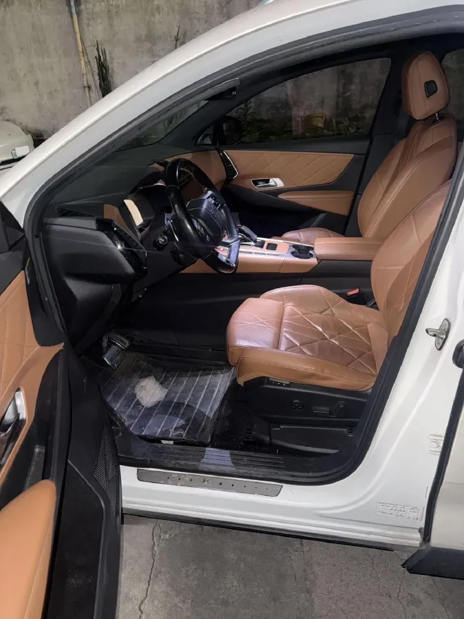 2018 DS 7 1.6T 220HP L4 8AT,autocango,china used car exporter,china ev exporter,chinese used car exporter,chinese used ev exporter