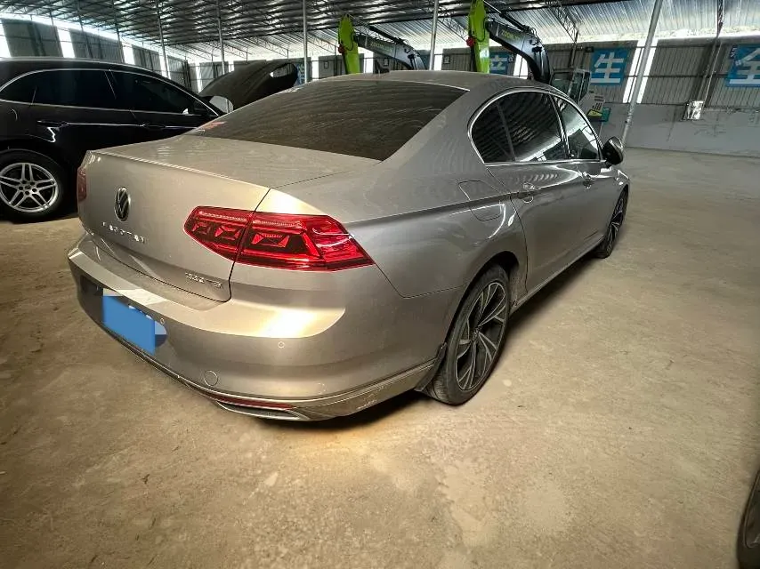 2020 Volkswagen Magotan 2.0T 186HP L4 7DCT,autocango,china used car exporter,china ev exporter,chinese used car exporter,chinese used ev exporter