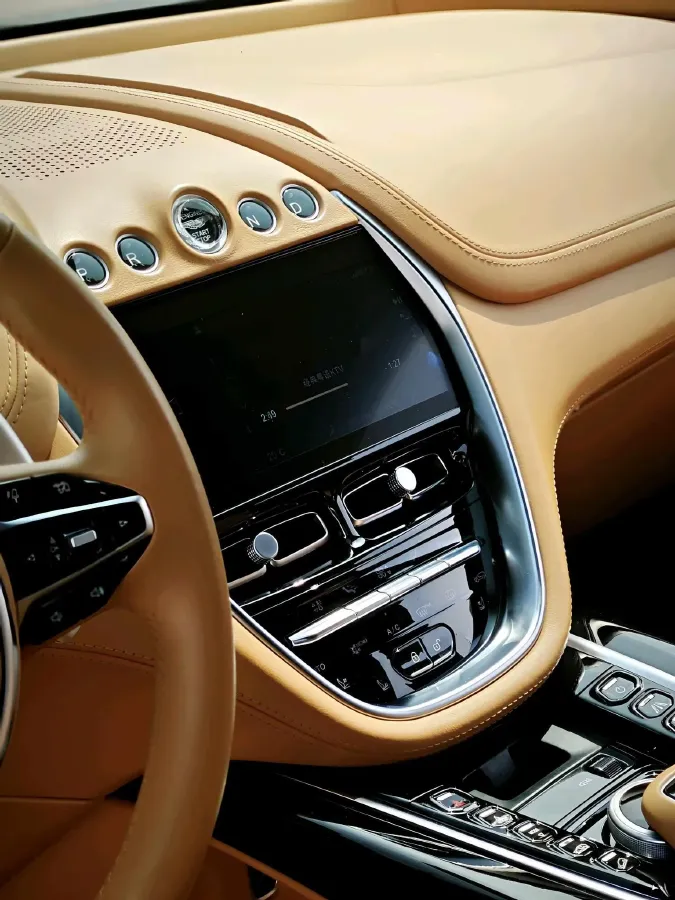 2020 Aston Martin DBX 4.0T 550HP V8 9AT,autocango,china used car exporter,china ev exporter,chinese used car exporter,chinese used ev exporter