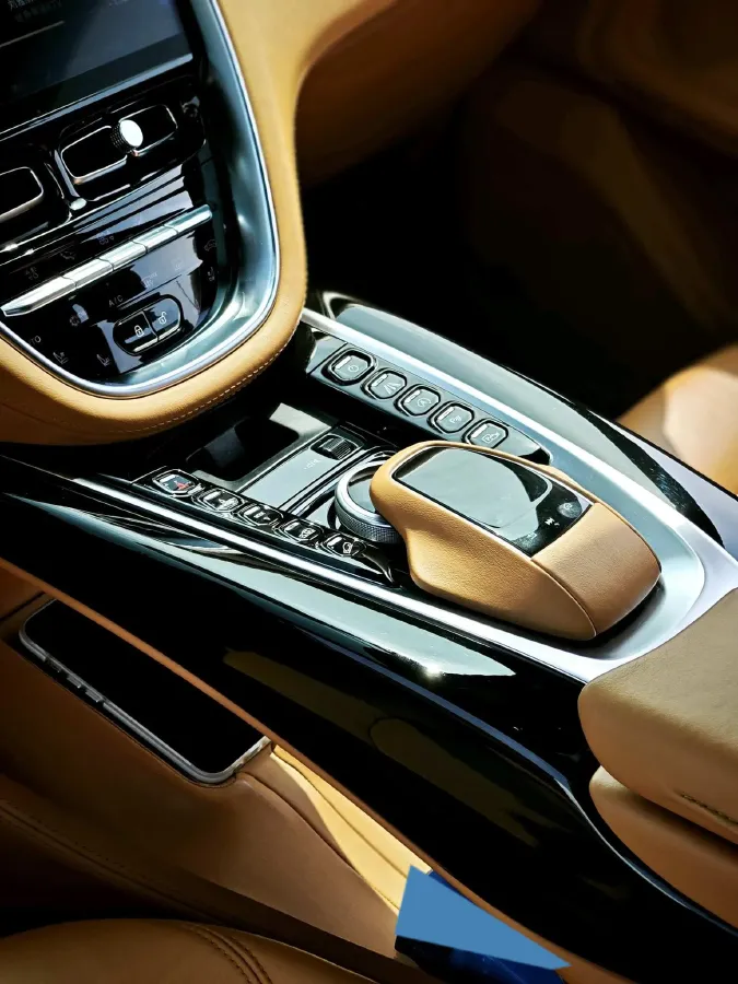 2020 Aston Martin DBX 4.0T 550HP V8 9AT,autocango,china used car exporter,china ev exporter,chinese used car exporter,chinese used ev exporter