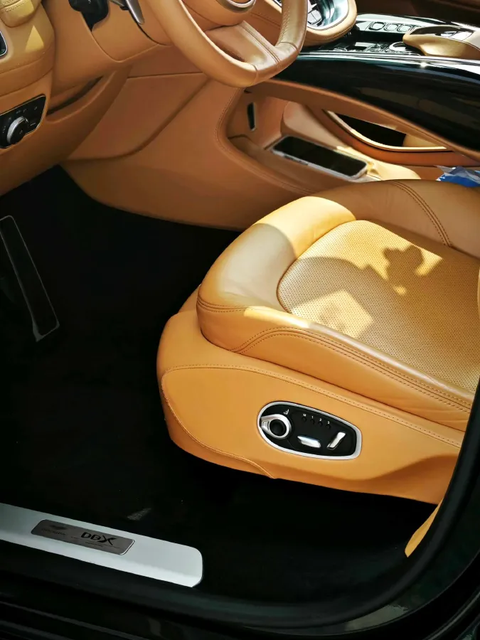 2020 Aston Martin DBX 4.0T 550HP V8 9AT,autocango,china used car exporter,china ev exporter,chinese used car exporter,chinese used ev exporter