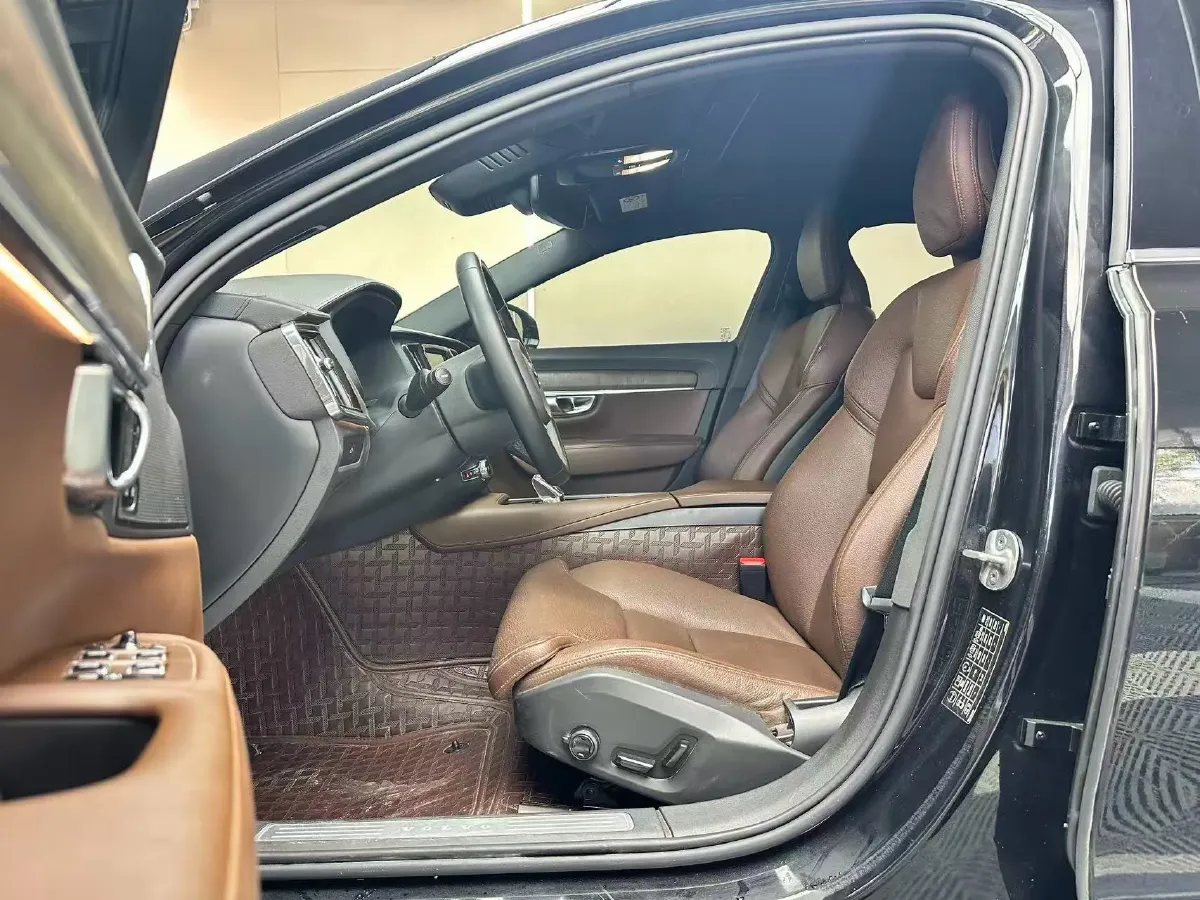 2024 Volvo S90 2.0T 250HP L4 8AT,autocango,china used car exporter,china ev exporter,chinese used car exporter,chinese used ev exporter