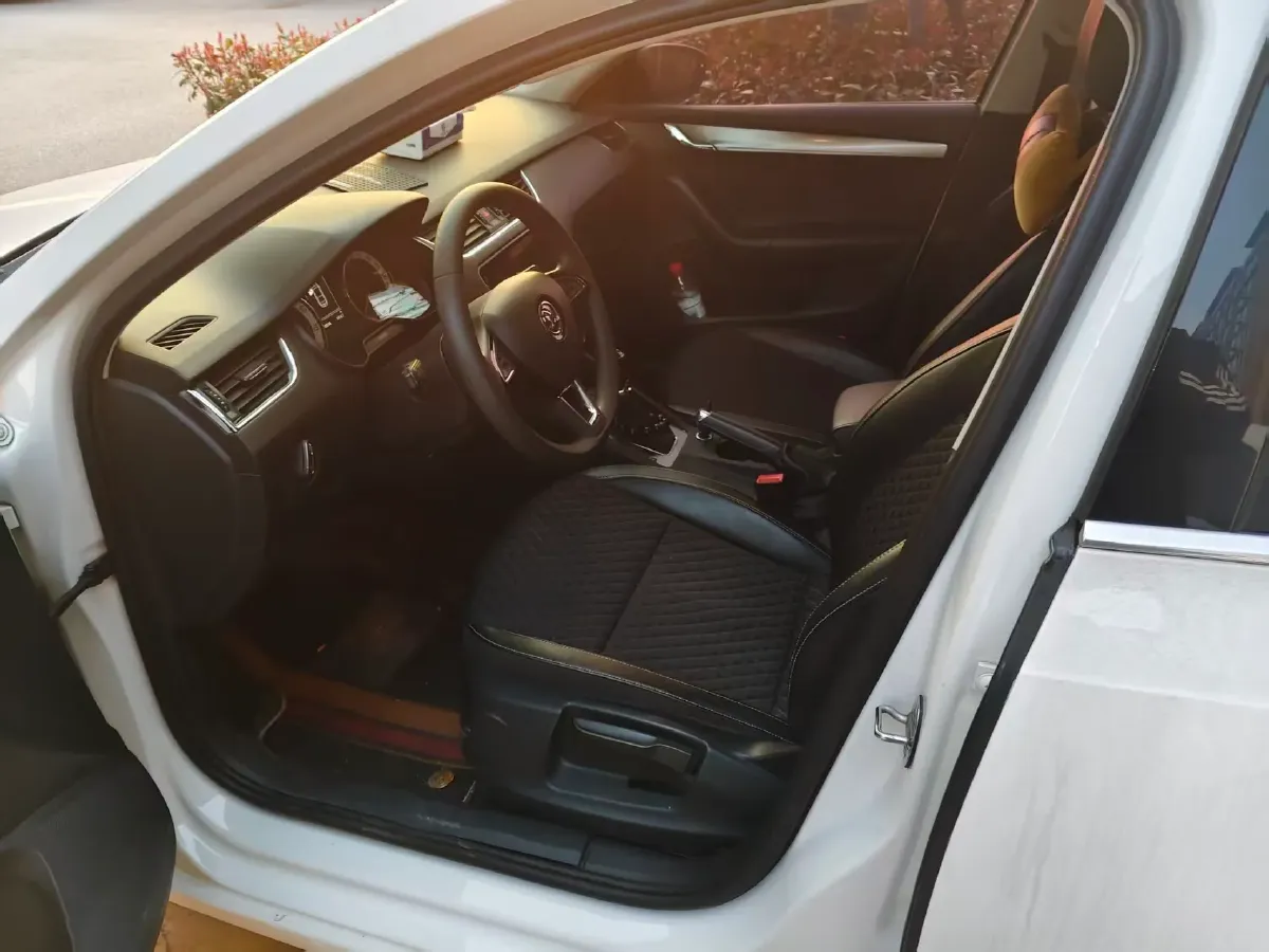 2019 Skoda Octavia 1.2T 116HP L4 7DCT,autocango,china used car exporter,china ev exporter,chinese used car exporter,chinese used ev exporter