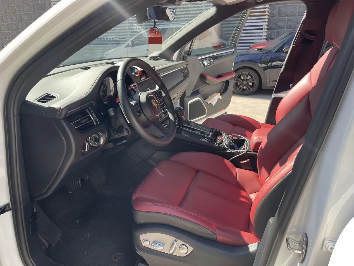 2023 Porsche Macan 2.0T 265HP L4 7DCT,autocango,china used car exporter,china ev exporter,chinese used car exporter,chinese used ev exporter