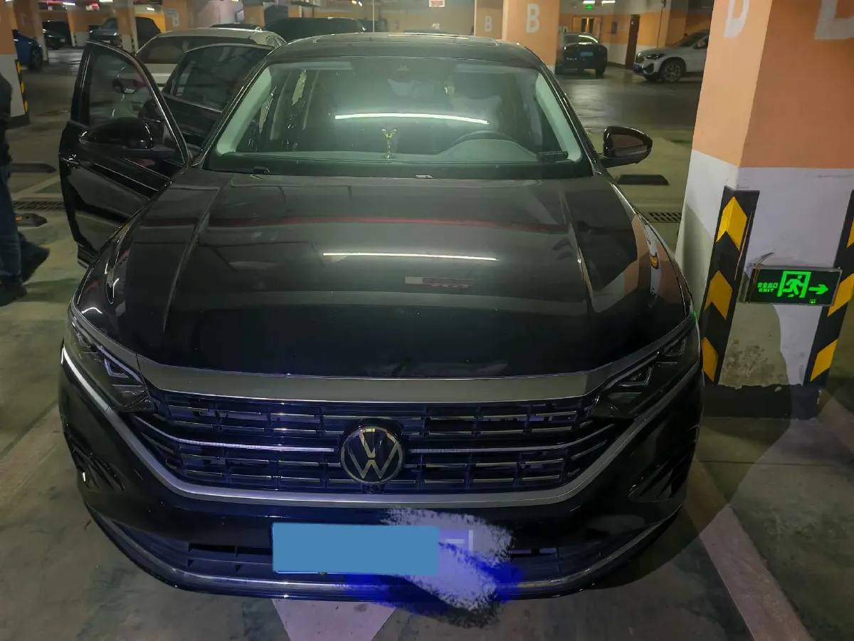 2024 Volkswagen Passat 2.0T 220HP L4 7DCT,autocango,china used car exporter,china ev exporter,chinese used car exporter,chinese used ev exporter