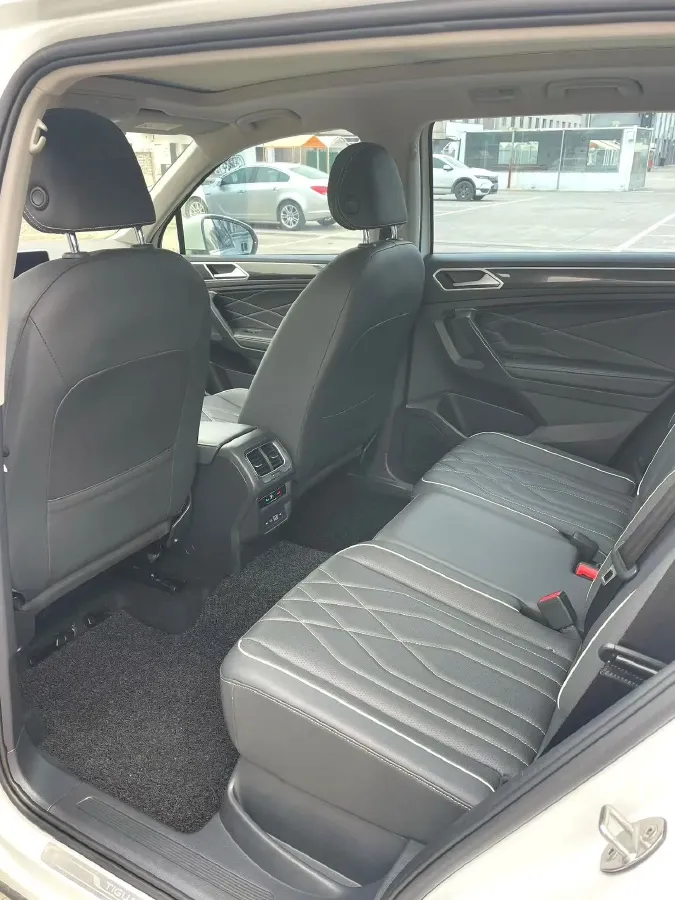 2023 Volkswagen Tiguan L 1.5T 160HP L4 7DCT,autocango,china used car exporter,china ev exporter,chinese used car exporter,chinese used ev exporter