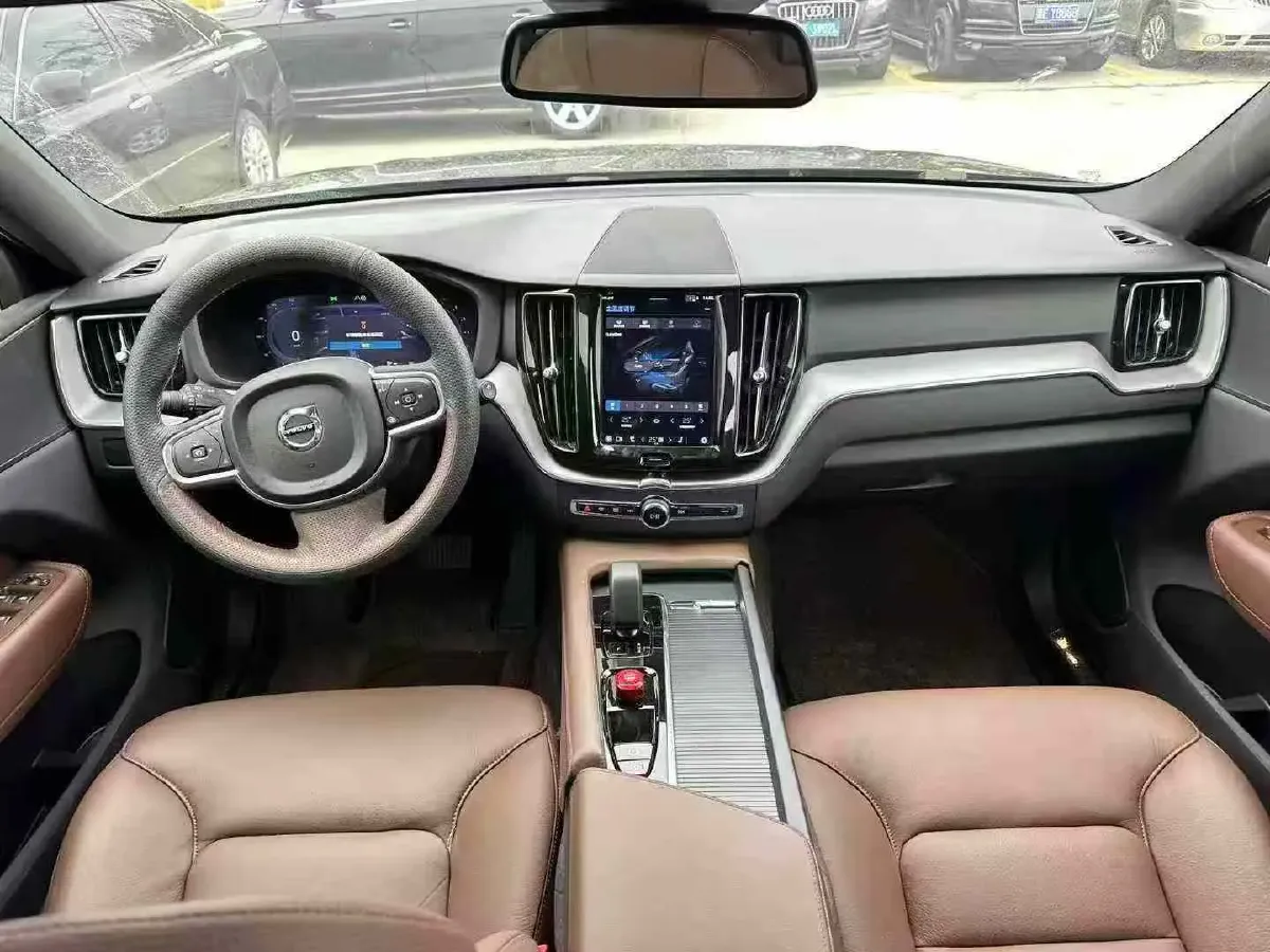 2025 Volvo XC60 2.0T 250HP L4 8AT,autocango,china used car exporter,china ev exporter,chinese used car exporter,chinese used ev exporter