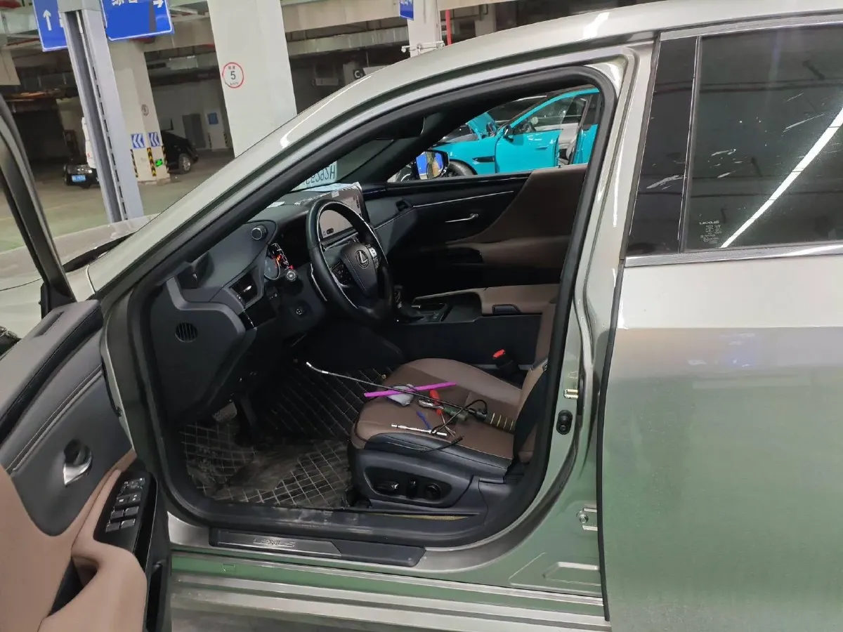 2023 Lexus ES 2.0L 173HP L4 CVT,autocango,china used car exporter,china ev exporter,chinese used car exporter,chinese used ev exporter